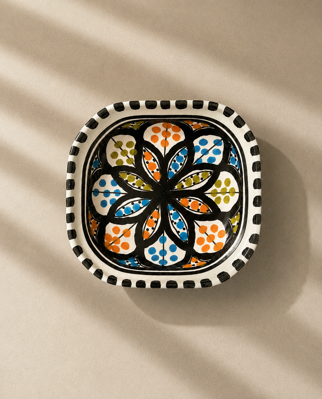 Coupelle en céramique artisanale tunisienne de la collection Djerba, vue de dessus.