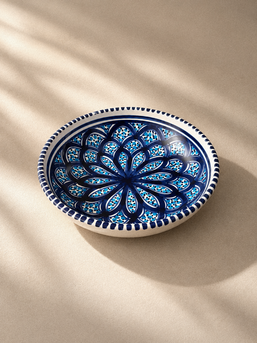 Assiette creuse Sidi Bou Saïd, motif 2, vue de profil