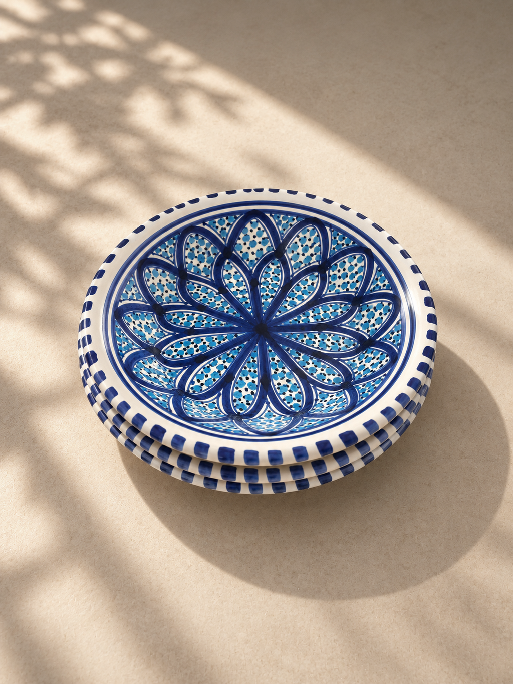 Lot de trois petites assiettes creuses Sidi Bou Saïd empilées