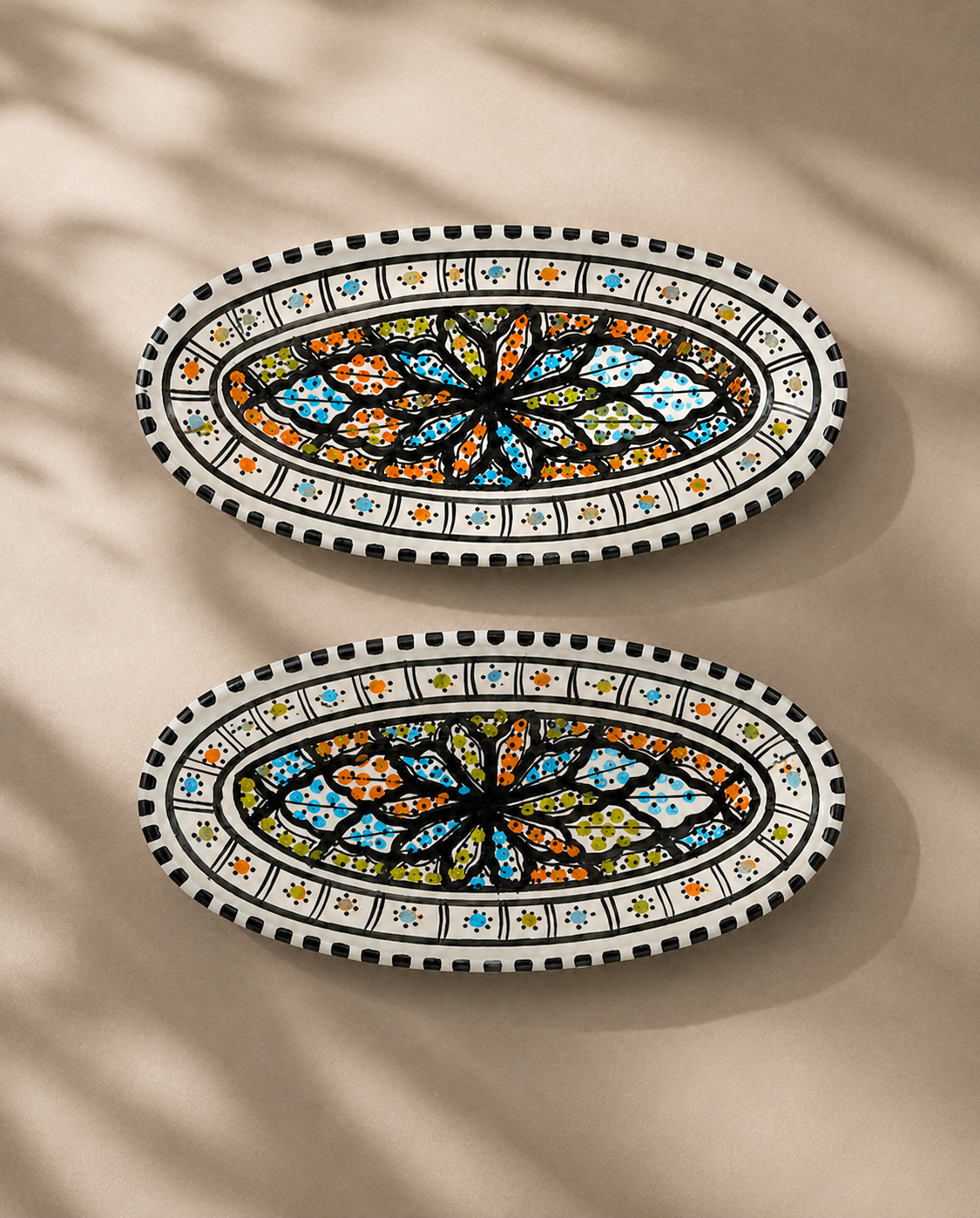 Lot de 2 petits plats ovales en céramique artisanale tunisienne de la collection Djerba.