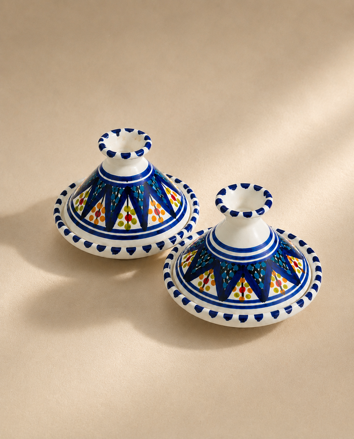 Lot de 2 petits plats à tajine en céramique artisanale tunisienne de la collection Médina.