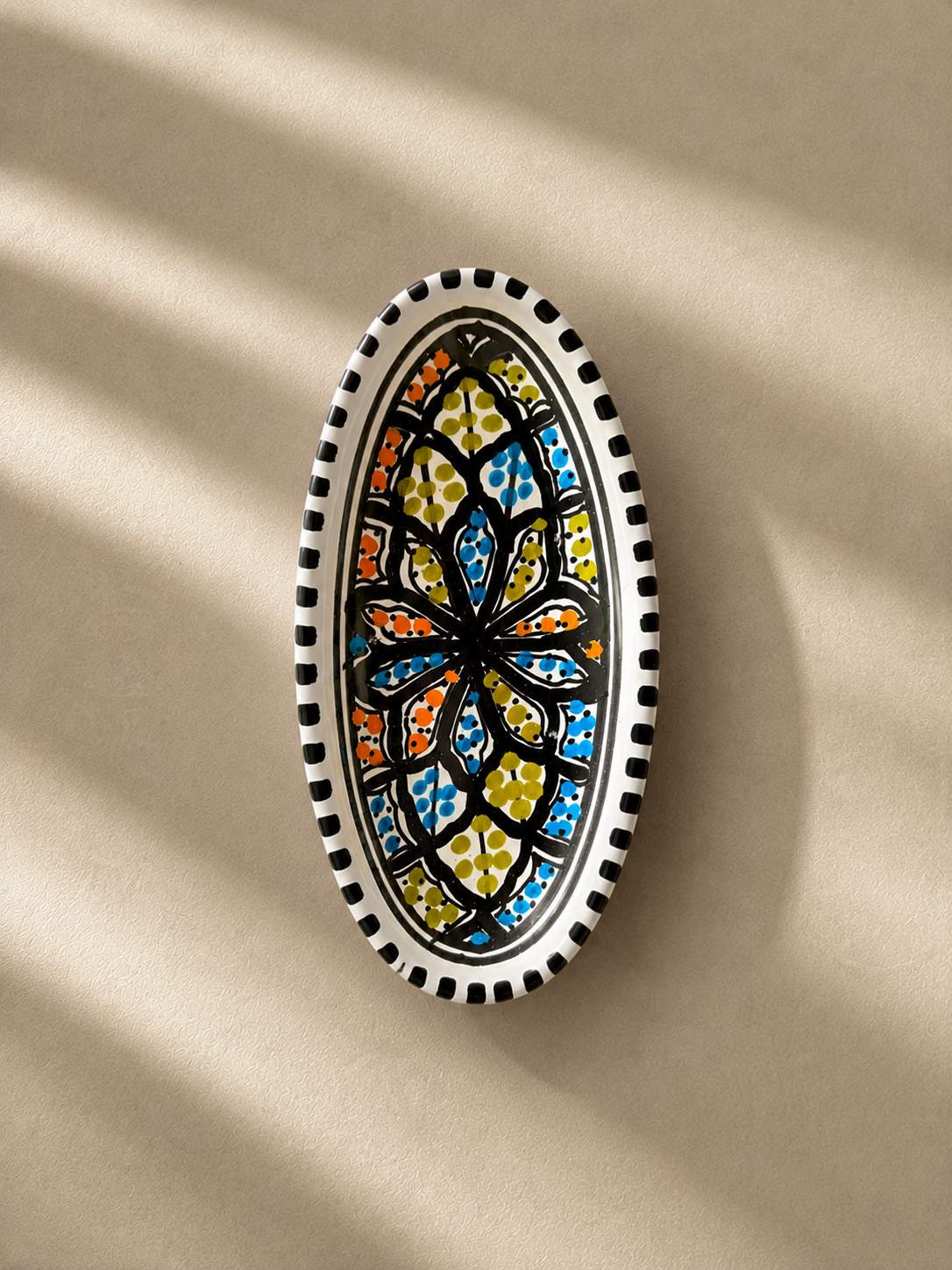 Mini plat ovale en céramique artisanale tunisienne de la collection Djerba.