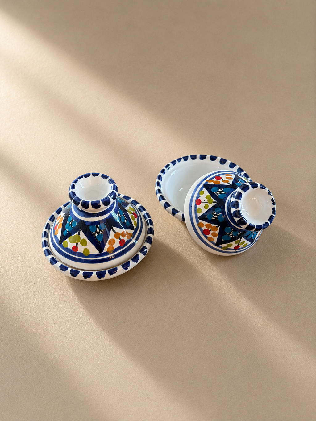 Deux mini tajines en céramique artisanale tunisienne de la collection Médina.