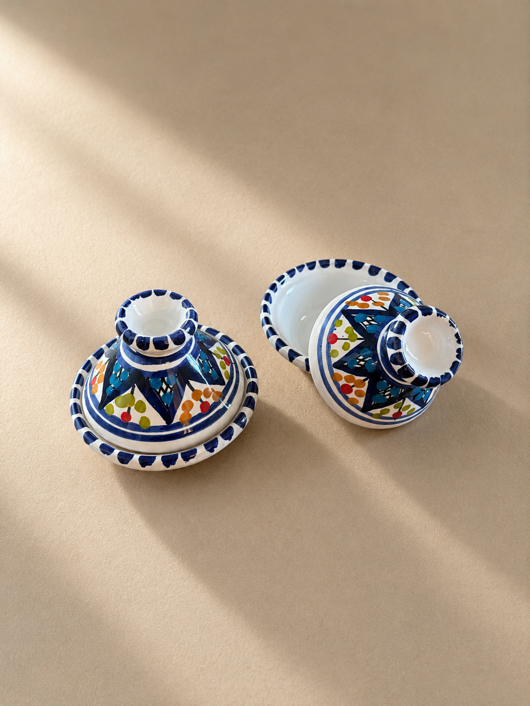 Deux mini tajines en céramique artisanale tunisienne de la collection Médina.