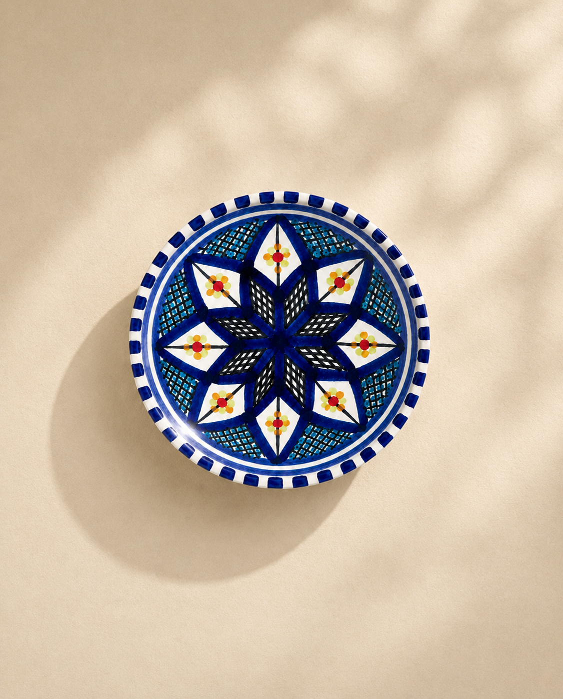 Petite assiette creuse en céramique artisanale tunisienne de la collection Médina.