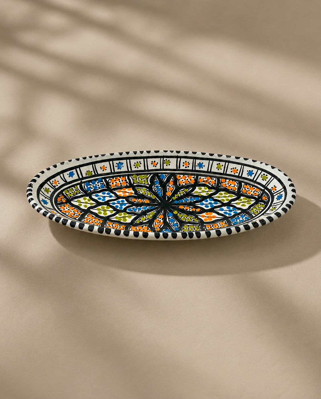 Lot de 2 plats ovales en céramique artisanale tunisienne de la collection Djerba.