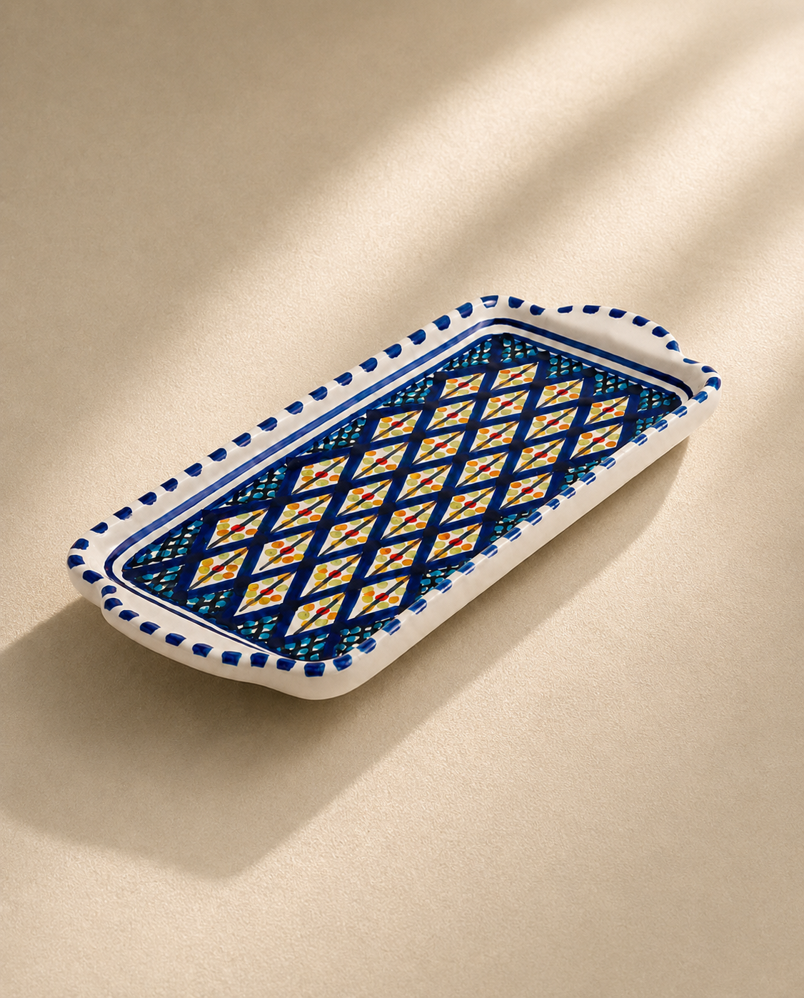 Plat rectangulaire en céramique artisanale tunisienne de la collection Médina.