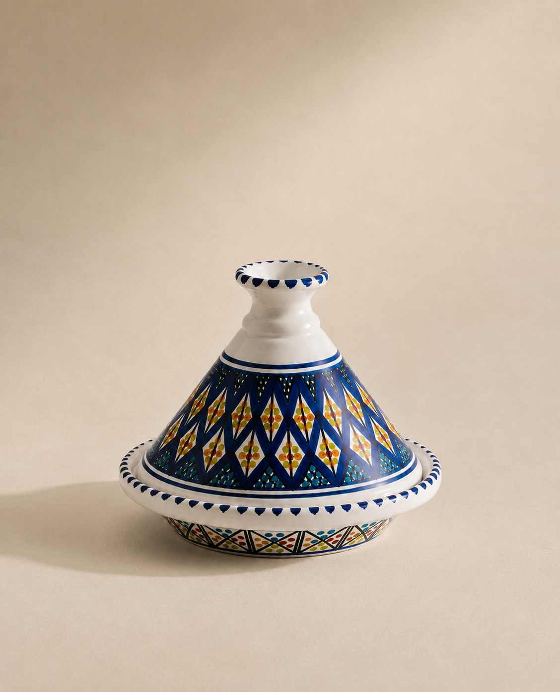 Plat à tajine en céramique artisanale tunisienne de la collection Médina.